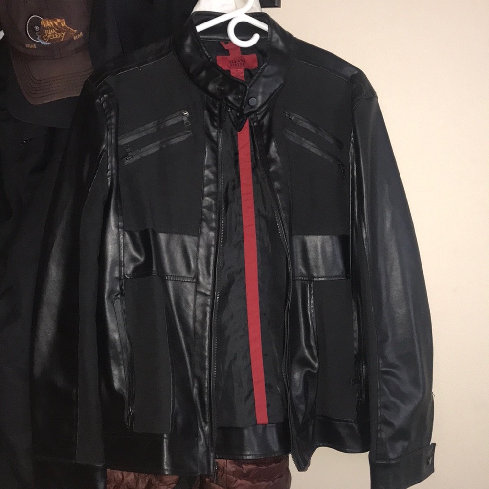 Selling my Alfani fited leather jacket